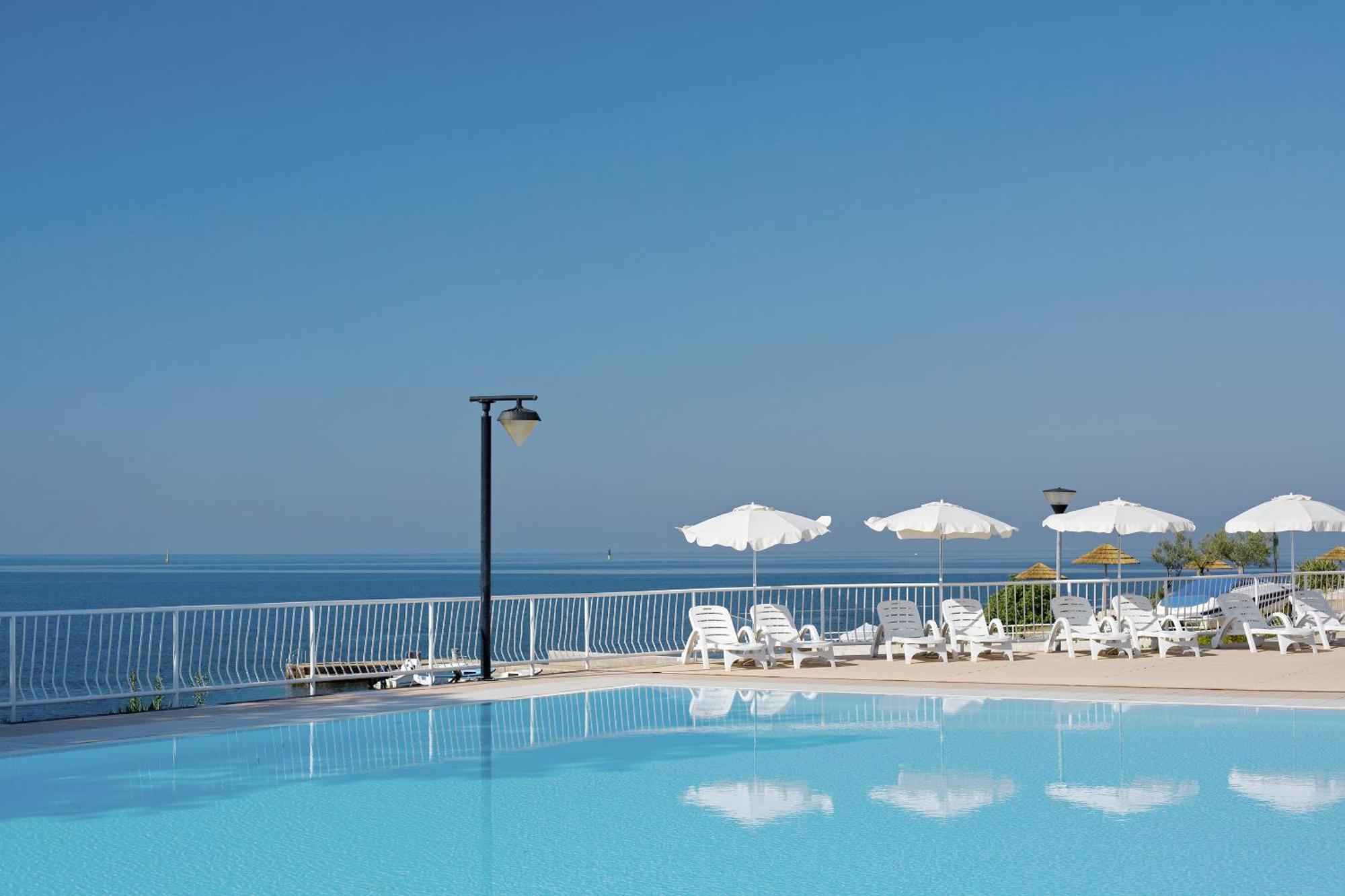 Fkk Adriatika In Fkk Solaris Naturist Resort Пореч Екстериор снимка